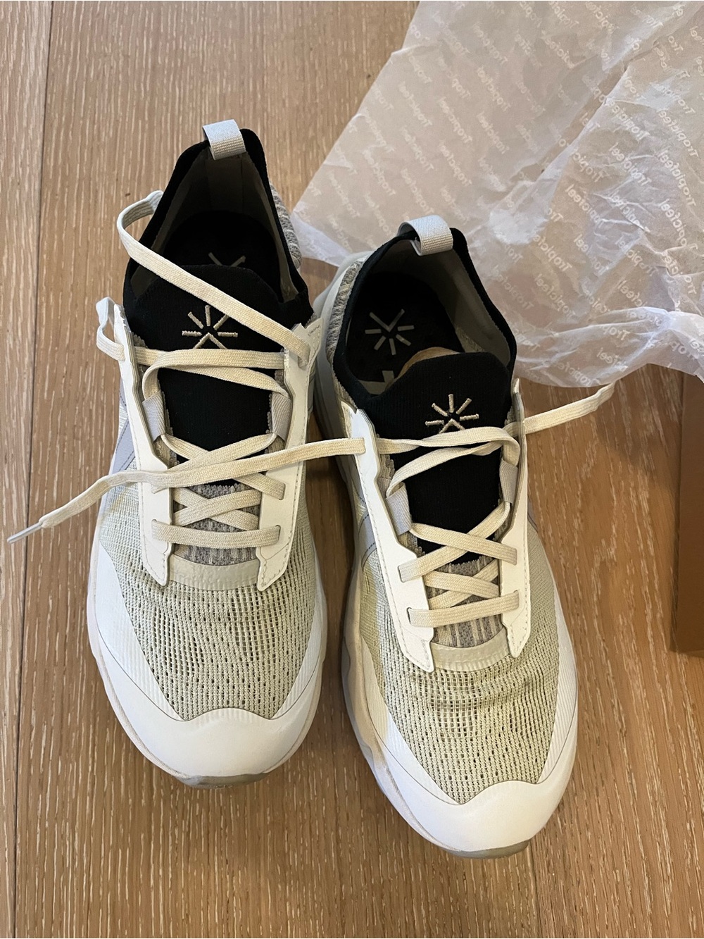 Tropicfeel Terra.001 Silver Grey 40 EU / 9 US w / 7.5 US m (Worn once!)